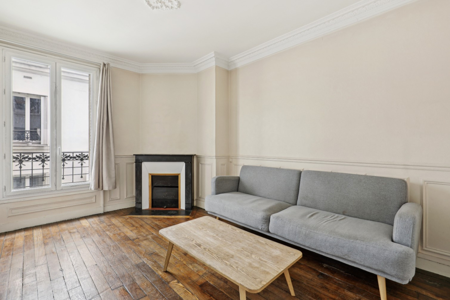 
                                                Vente
                                                 Appartement 2 pièces - Paris 20e