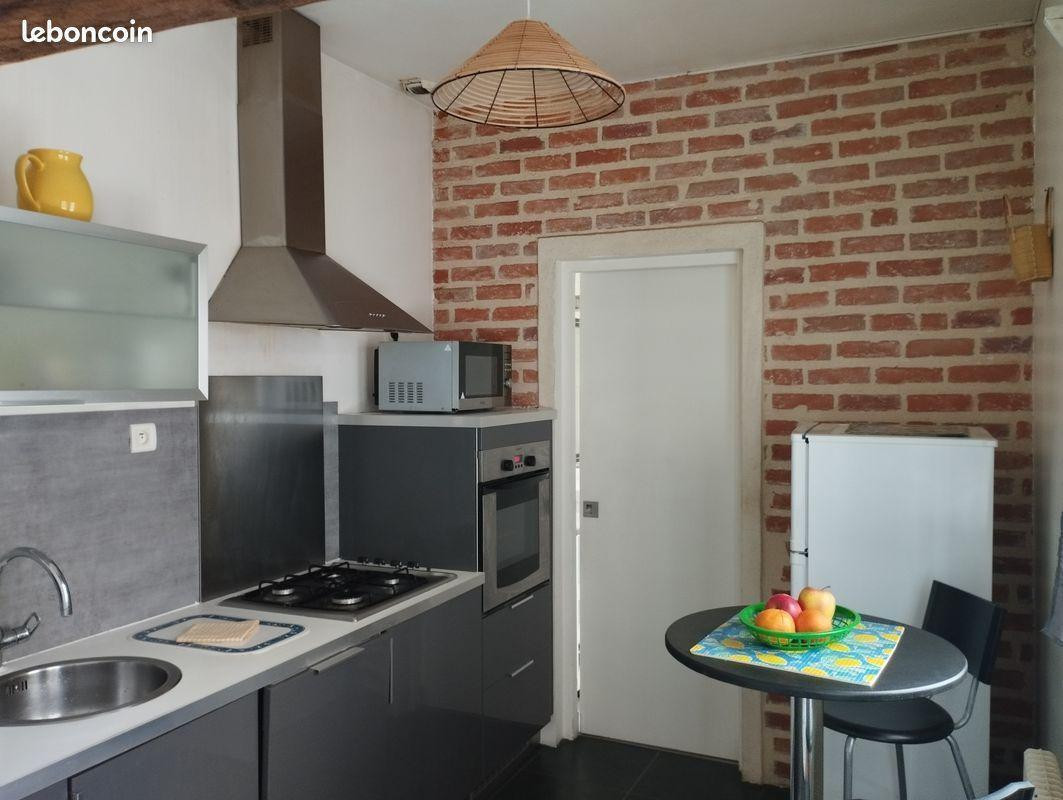 
                                                Location
                                                 Appartement 2 pièces Paris 20è