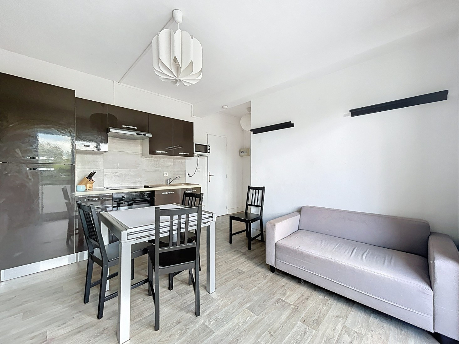 
                                                Vente
                                                 APPARTEMENT 2 PIECES - PARKING - CAVE