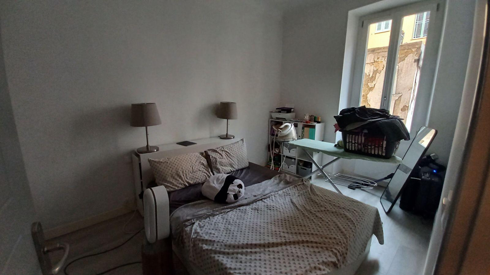 
                                                Location
                                                 Appartement 2 pièces, proche coulée verte.