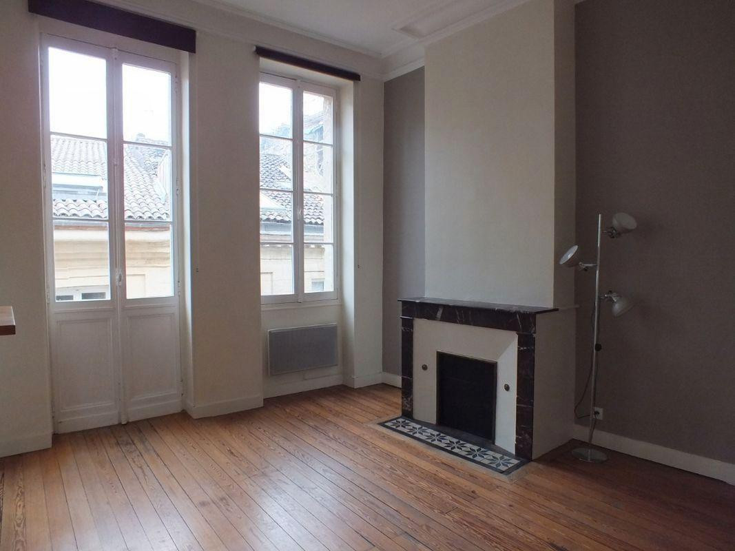 
                                                Location
                                                 Appartement 2 pièces quartier Saint Paul