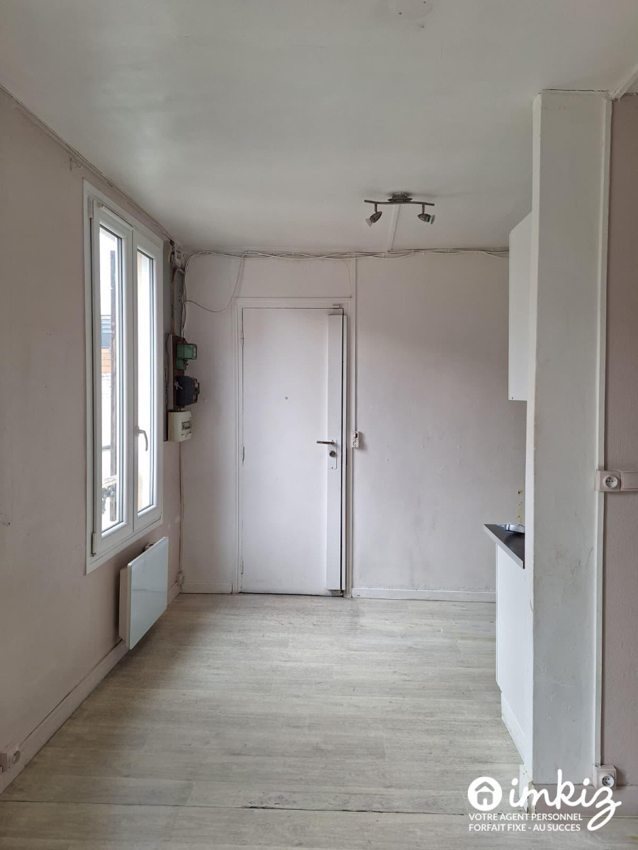 
                                                Vente
                                                 Appartement 2 pièces refait à neuf