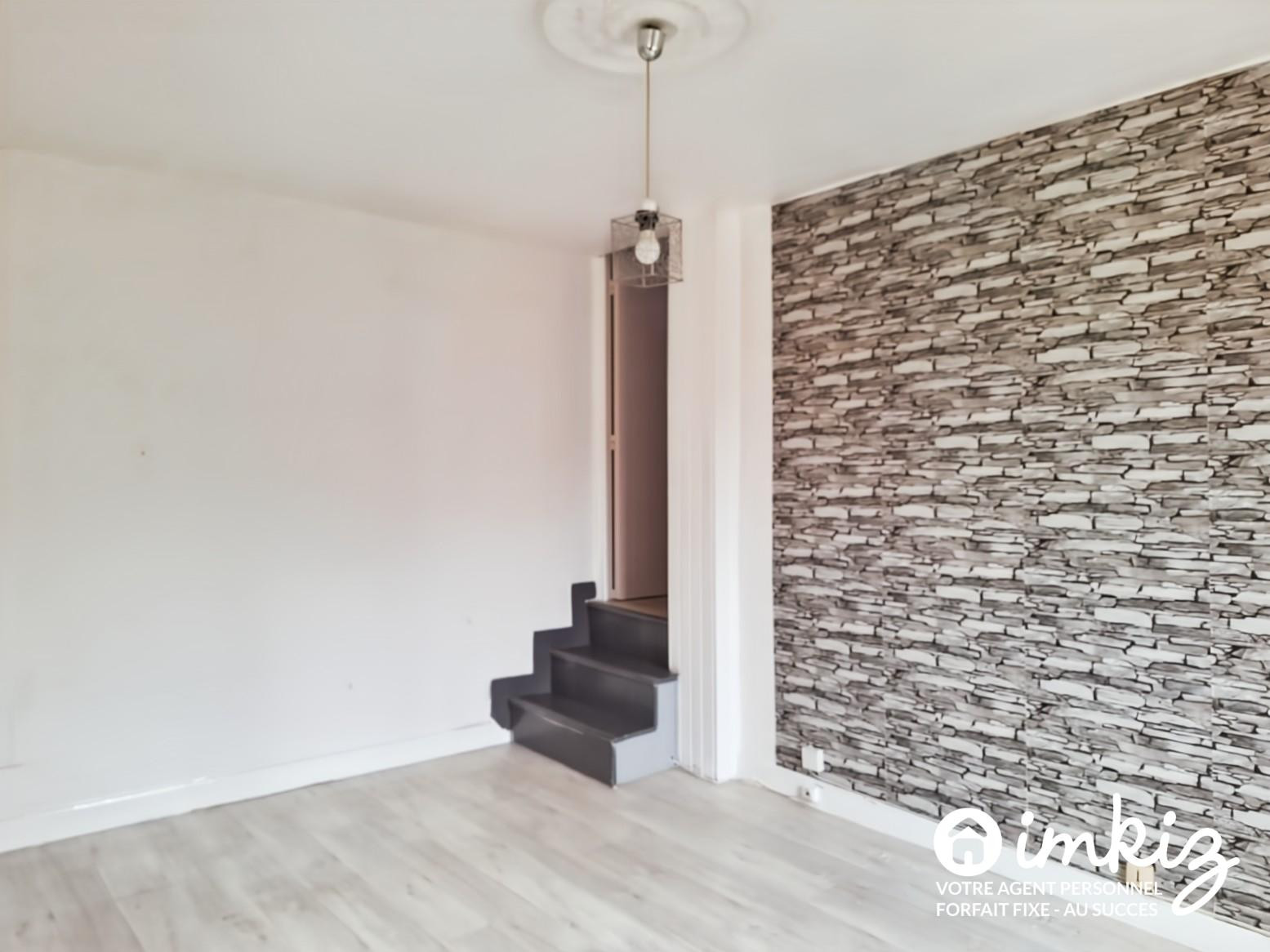
                                                Vente
                                                 Appartement 2 pièces refait à neuf