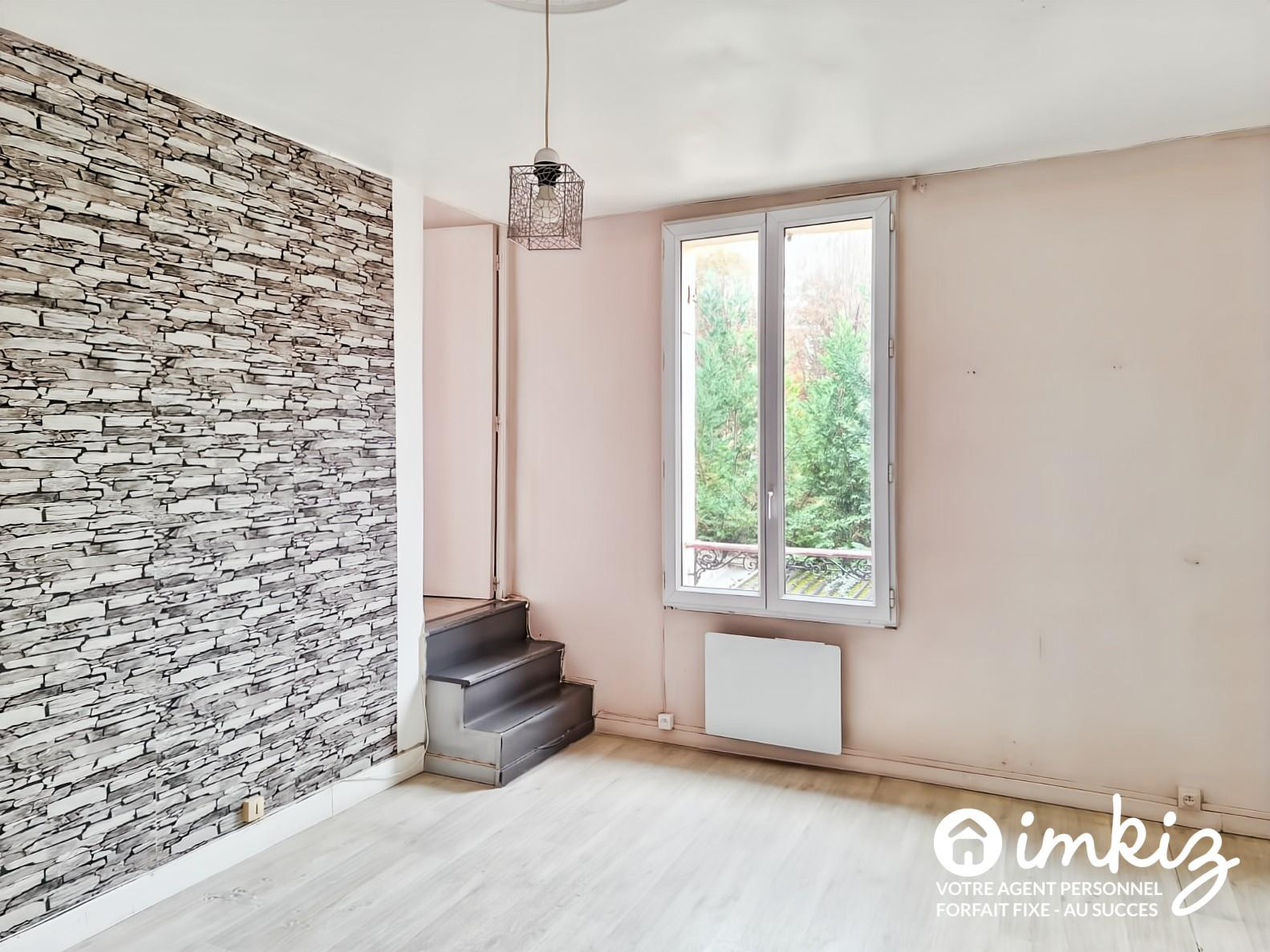 
                                                Vente
                                                 Appartement 2 pièces refait à neuf