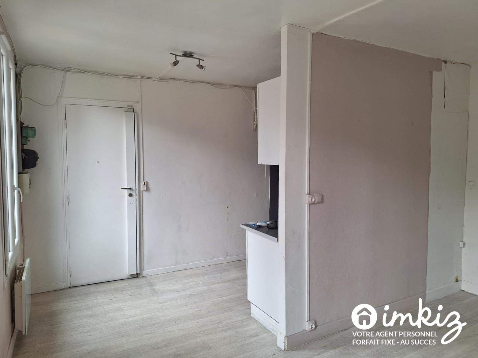 
                                                Vente
                                                 Appartement 2 pièces refait à neuf