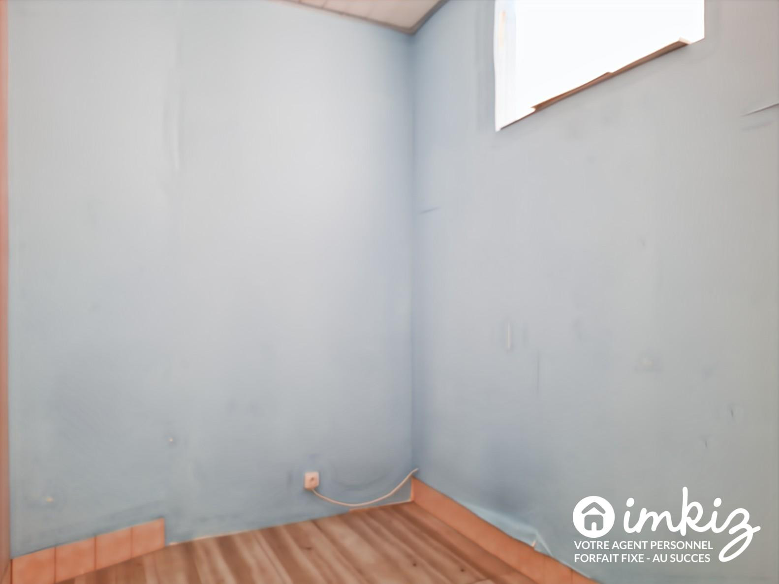 
                                                Vente
                                                 Appartement 2 pièces refait à neuf