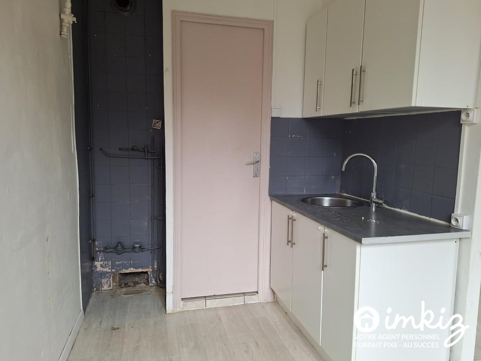 
                                                Vente
                                                 Appartement 2 pièces refait à neuf