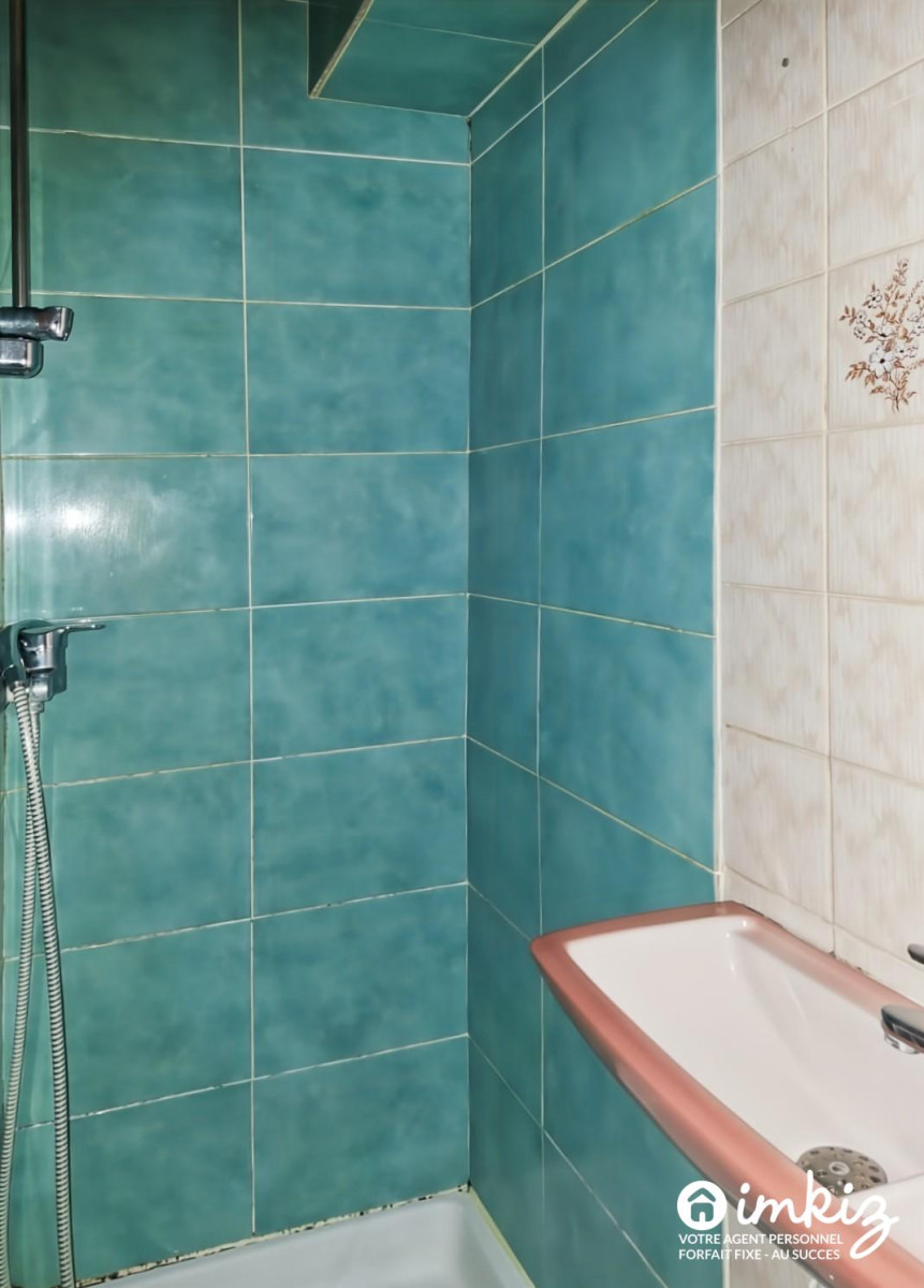 
                                                Vente
                                                 Appartement 2 pièces refait à neuf