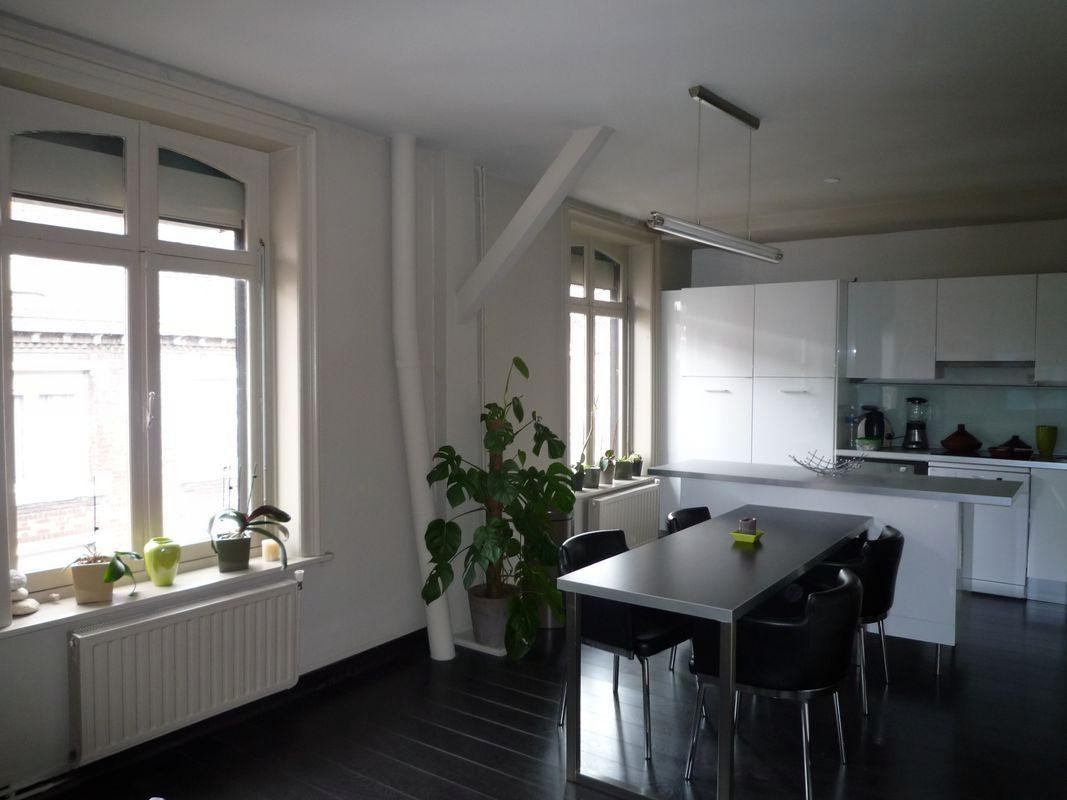 
                                                Location
                                                 Appartement 2 pièces - refait à neuf