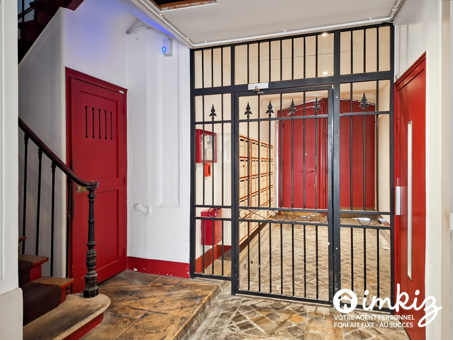 
                                                Vente
                                                 Appartement 2 pièces rénové avec balcon