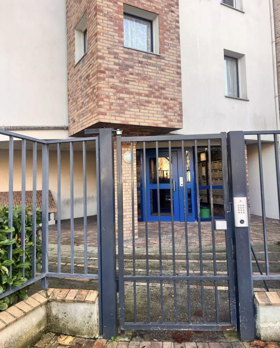 
                                                Location
                                                 Appartement 2 pièces rénové avec terrasse