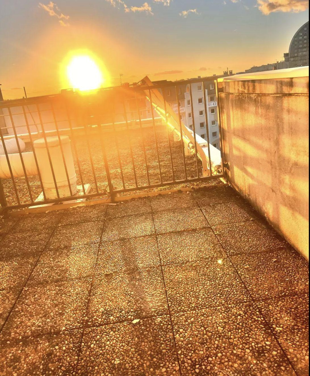 
                                                Location
                                                 Appartement 2 pièces rénové avec terrasse