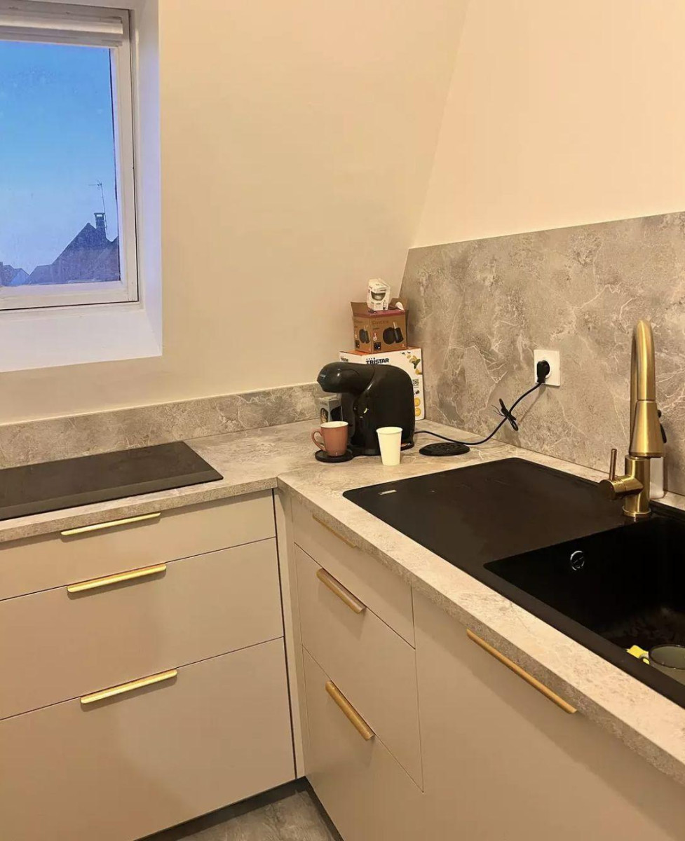 
                                                Location
                                                 Appartement 2 pièces rénové avec terrasse