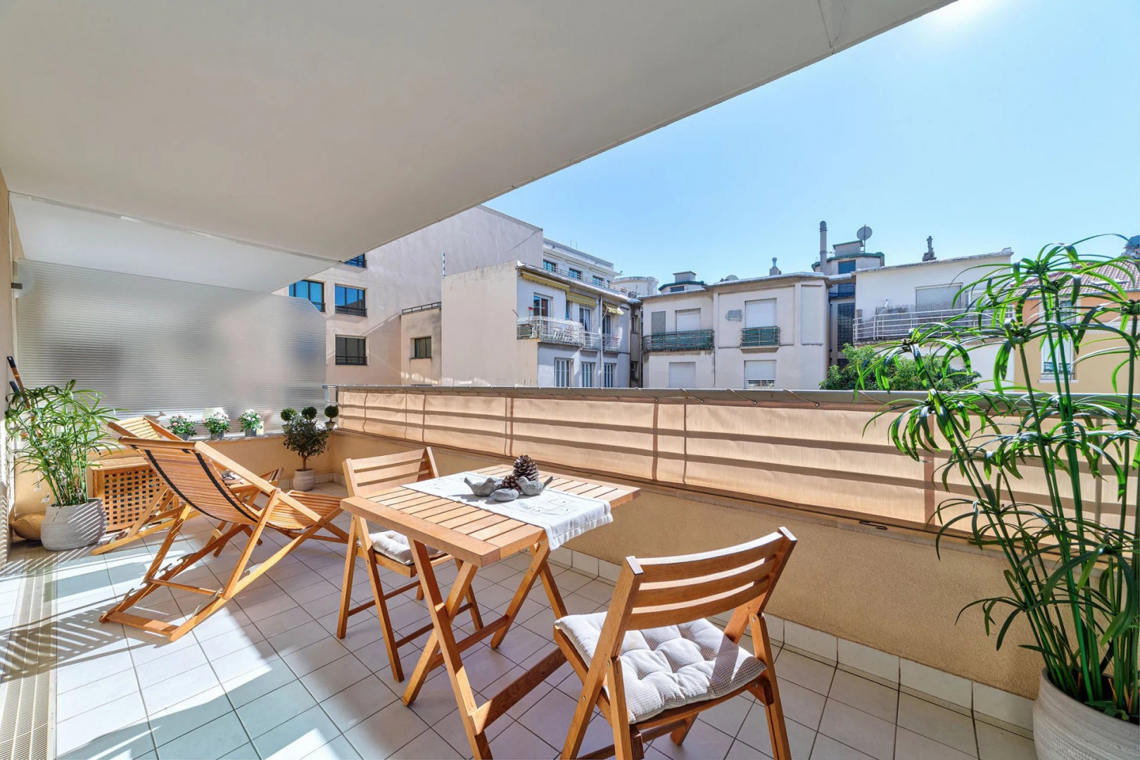 
                                                Vente
                                                 Appartement 2 pièces, résidence de luxe sur la Promenade à Nice