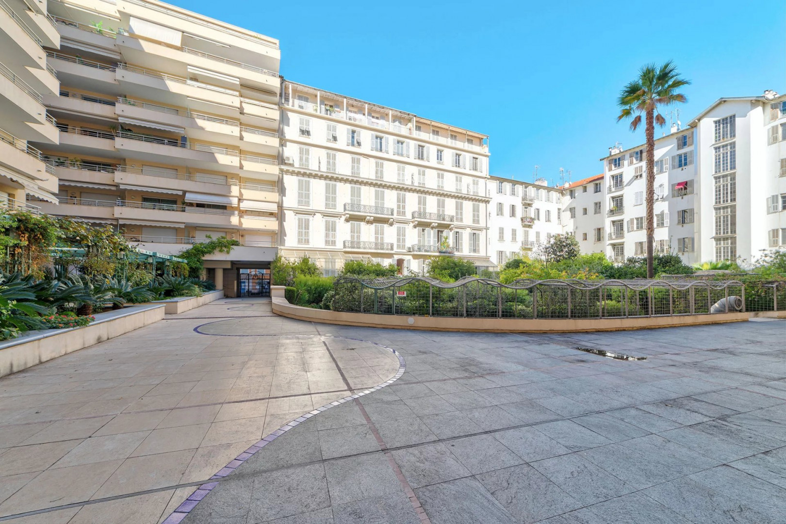 
                                                Vente
                                                 Appartement 2 pièces, résidence de luxe sur la Promenade à Nice