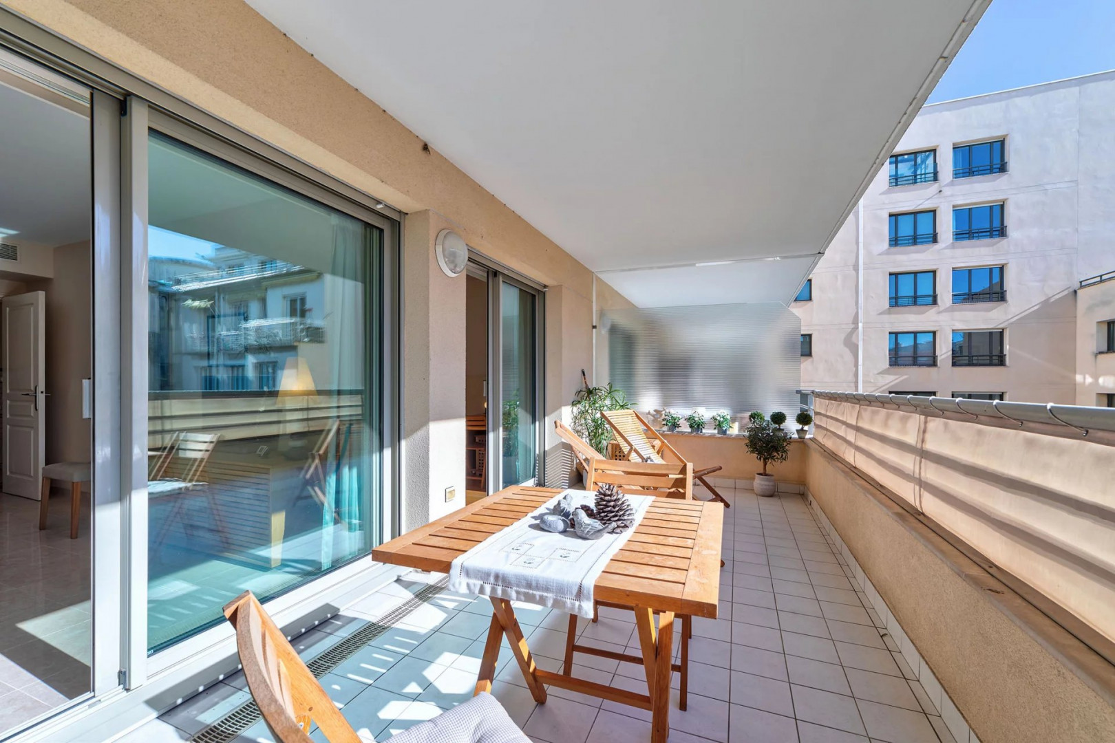 
                                                Vente
                                                 Appartement 2 pièces, résidence de luxe sur la Promenade à Nice