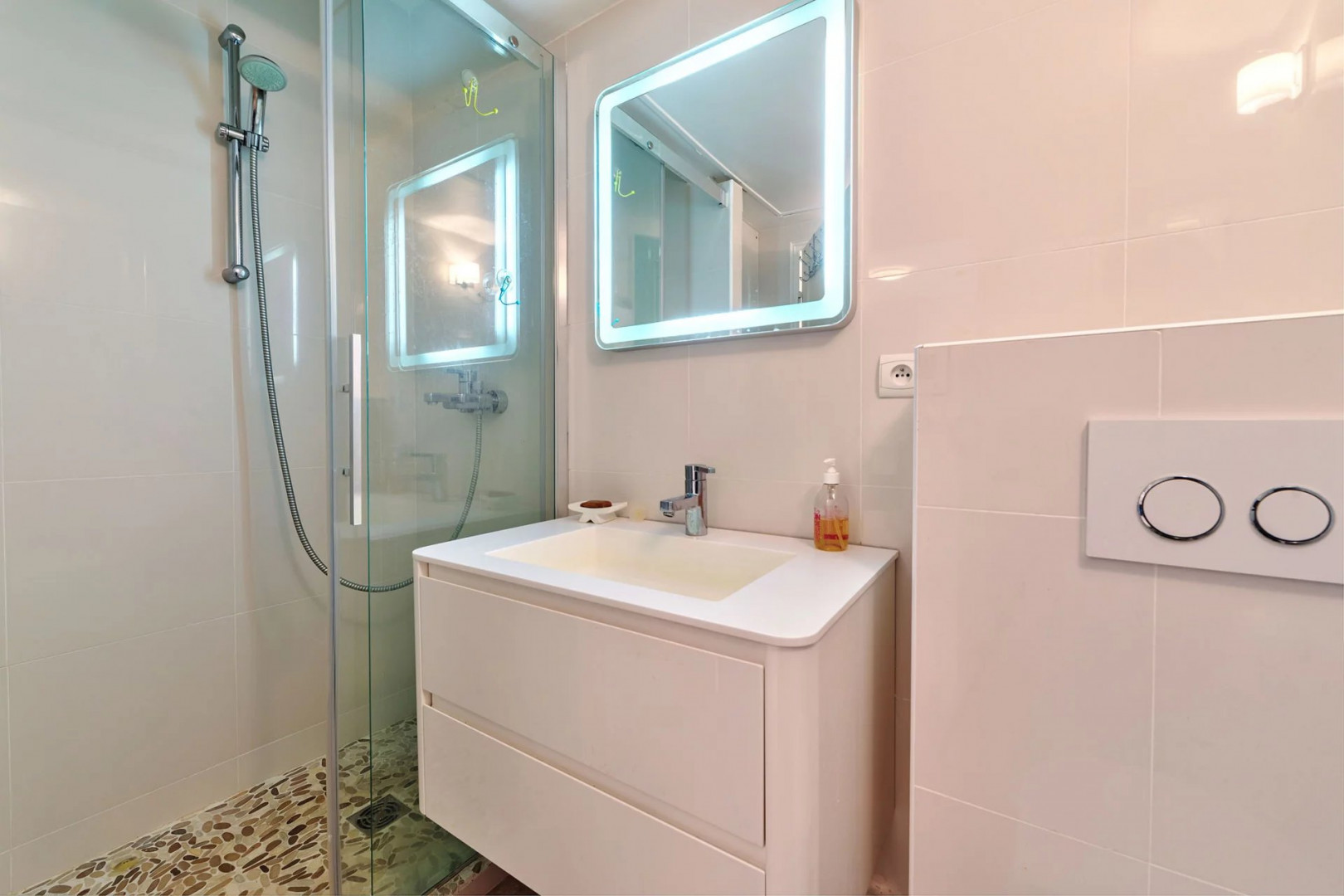 
                                                Vente
                                                 Appartement 2 pièces, résidence de luxe sur la Promenade à Nice