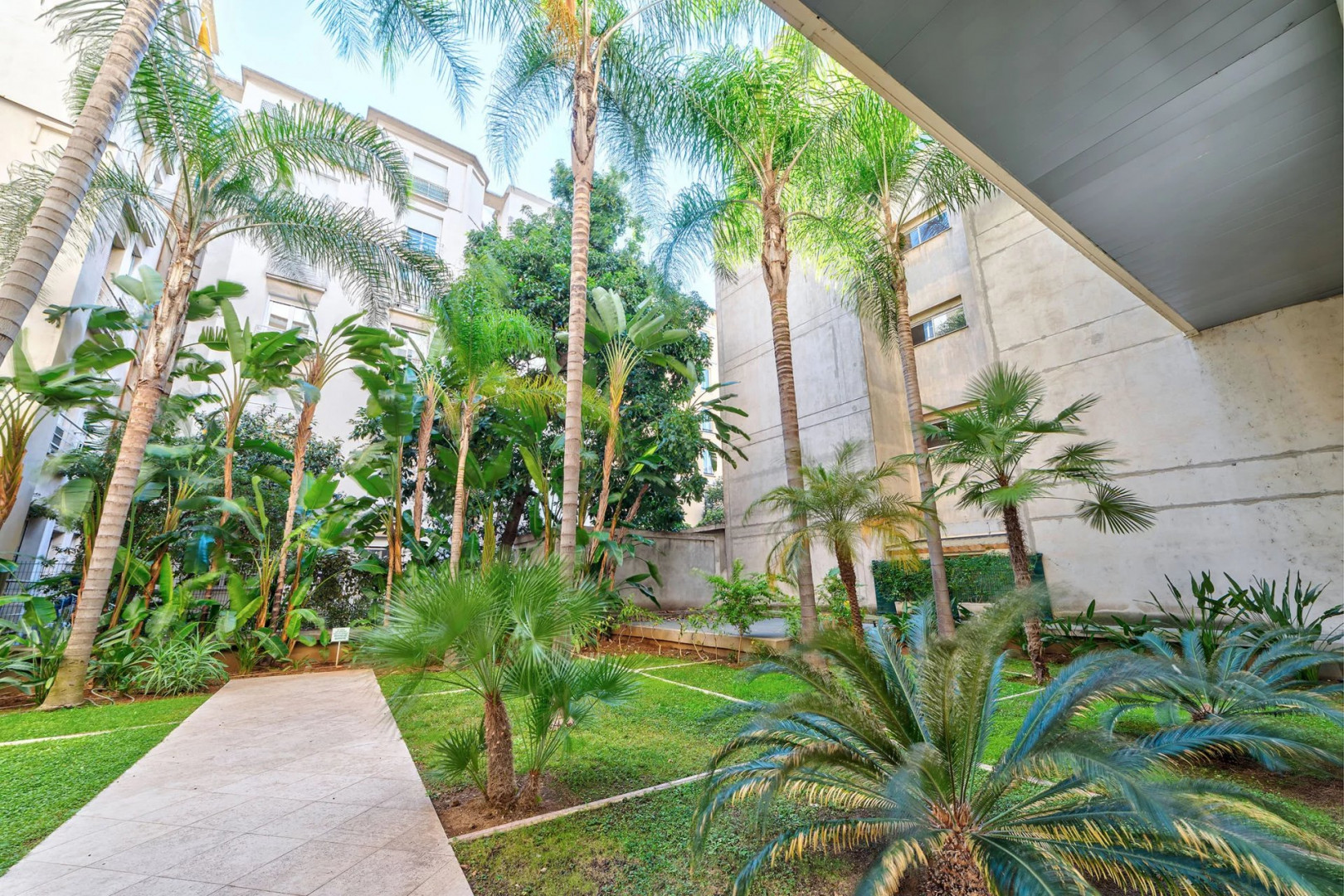 
                                                Vente
                                                 Appartement 2 pièces, résidence de luxe sur la Promenade à Nice