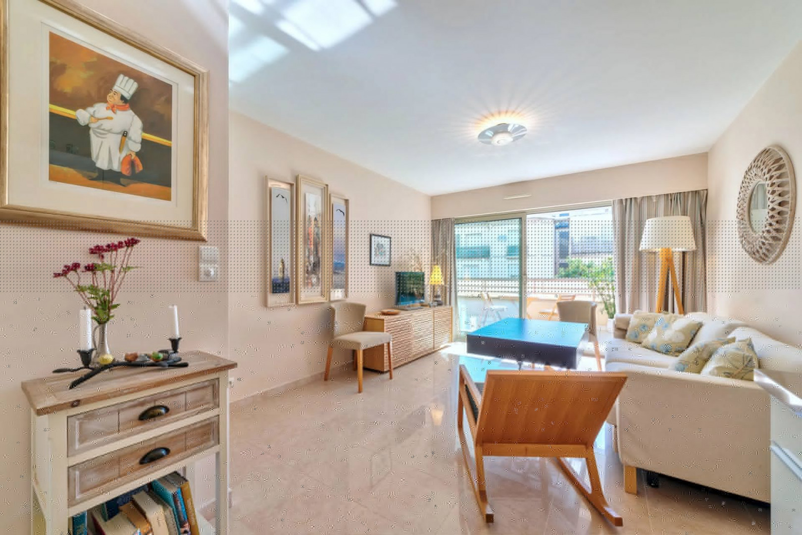 
                                                Vente
                                                 Appartement 2 pièces, résidence de luxe sur la Promenade à Nice