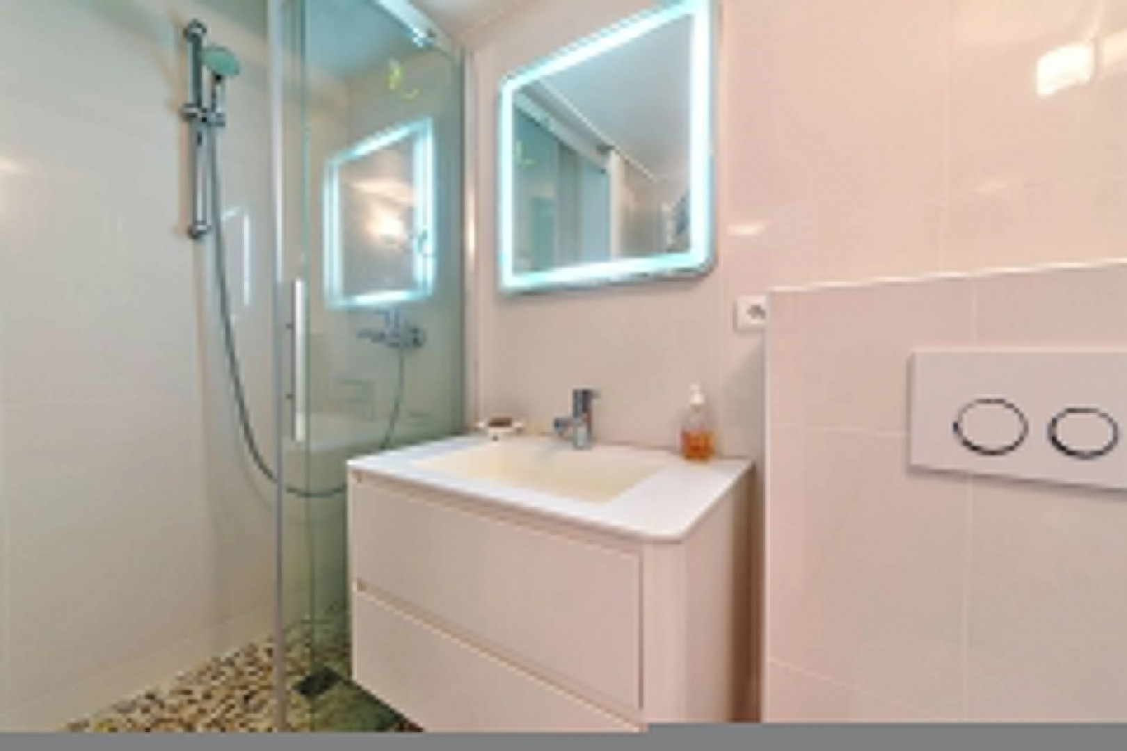 
                                                Vente
                                                 Appartement 2 pièces, résidence de luxe sur la Promenade à Nice