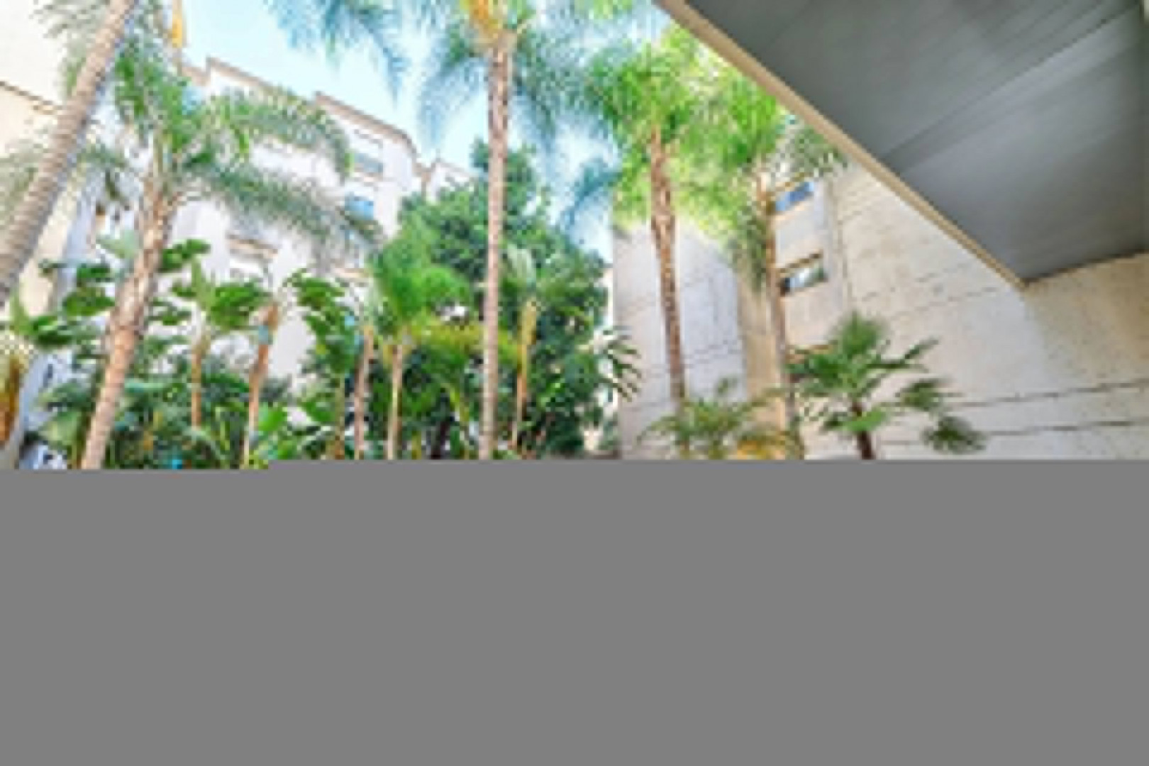 
                                                Vente
                                                 Appartement 2 pièces, résidence de luxe sur la Promenade à Nice