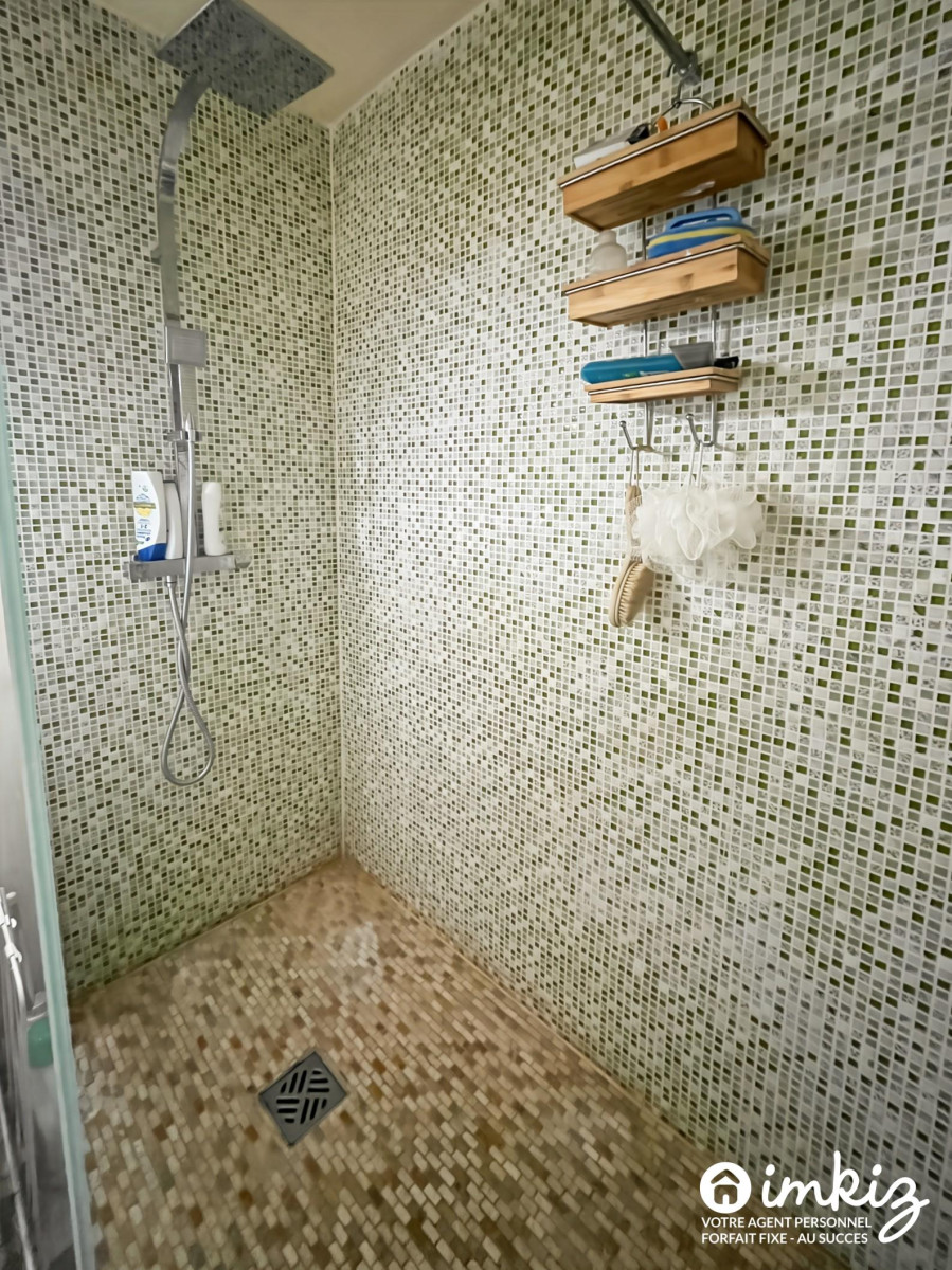 
                                                Vente
                                                 Appartement 2 pièces, resserre et garage sous-sol