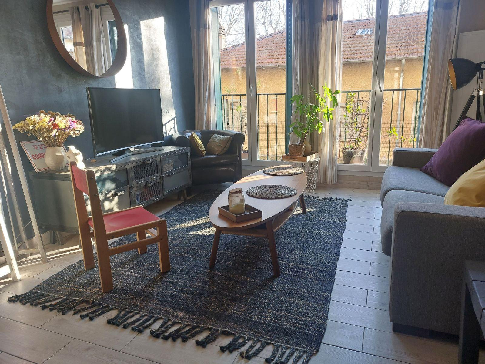 
                                                Location
                                                 Appartement 2 pièces - Stationnement privatif