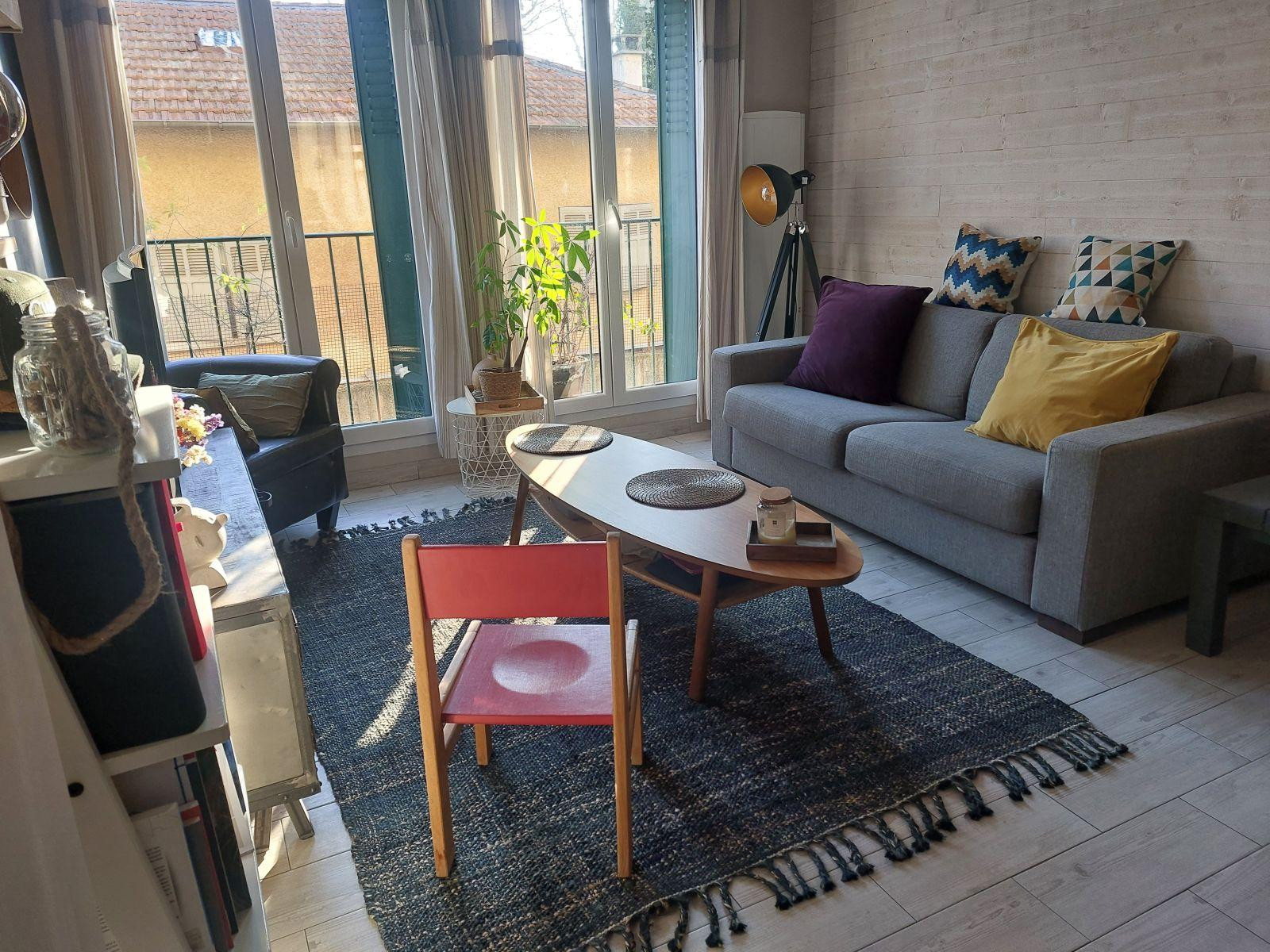 
                                                Location
                                                 Appartement 2 pièces - Stationnement privatif