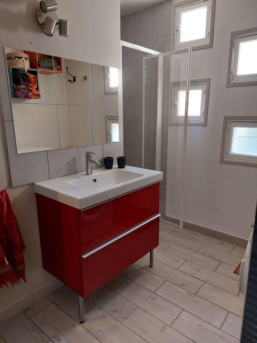 
                                                Location
                                                 Appartement 2 pièces - Stationnement privatif