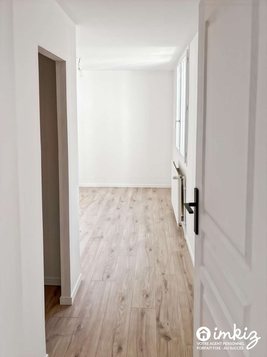 
                                                Vente
                                                 Appartement 2 pièces traversant, avec dressing