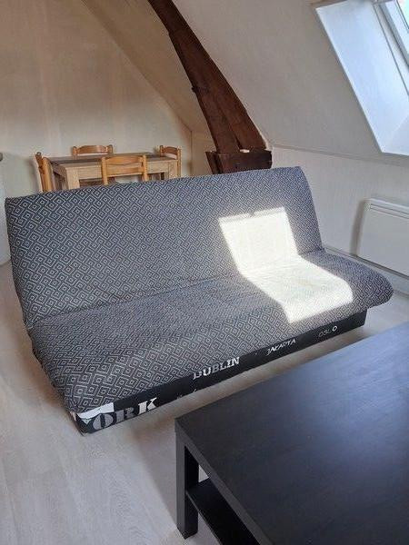 
                                                Location
                                                 Appartement 2 pièces très lumineux au 2eme étage