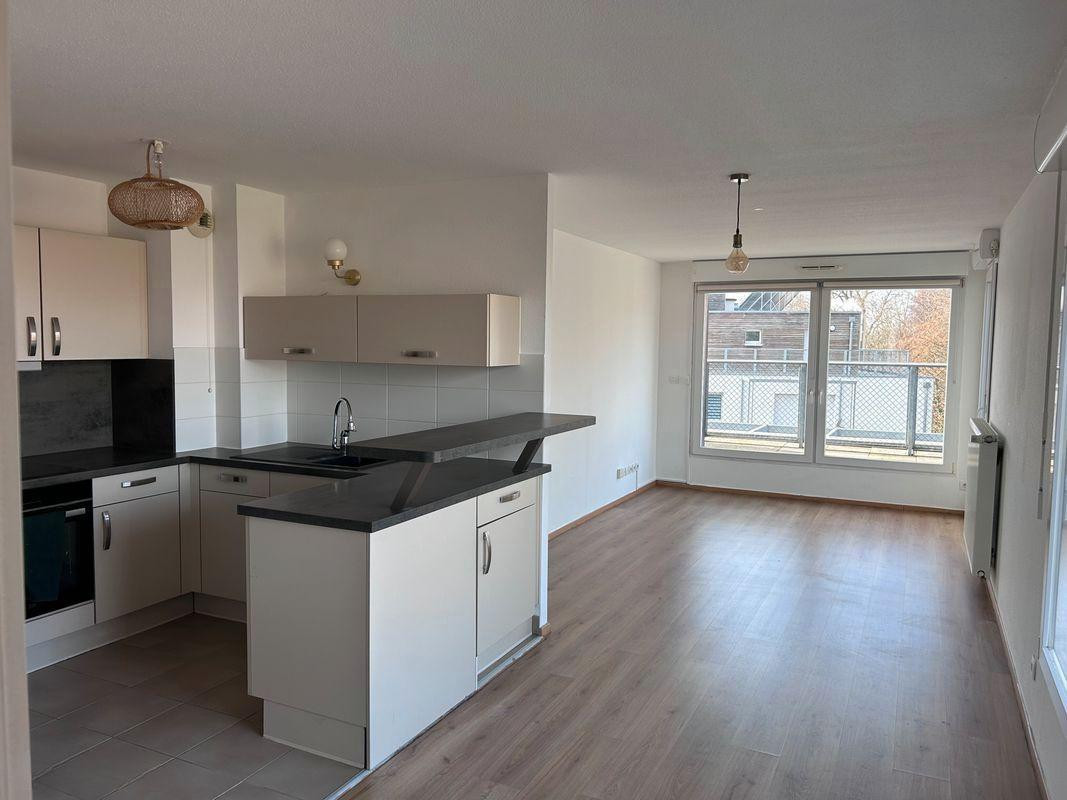 
                                                Location
                                                 Appartement 2 pièces très lumineux en Attique