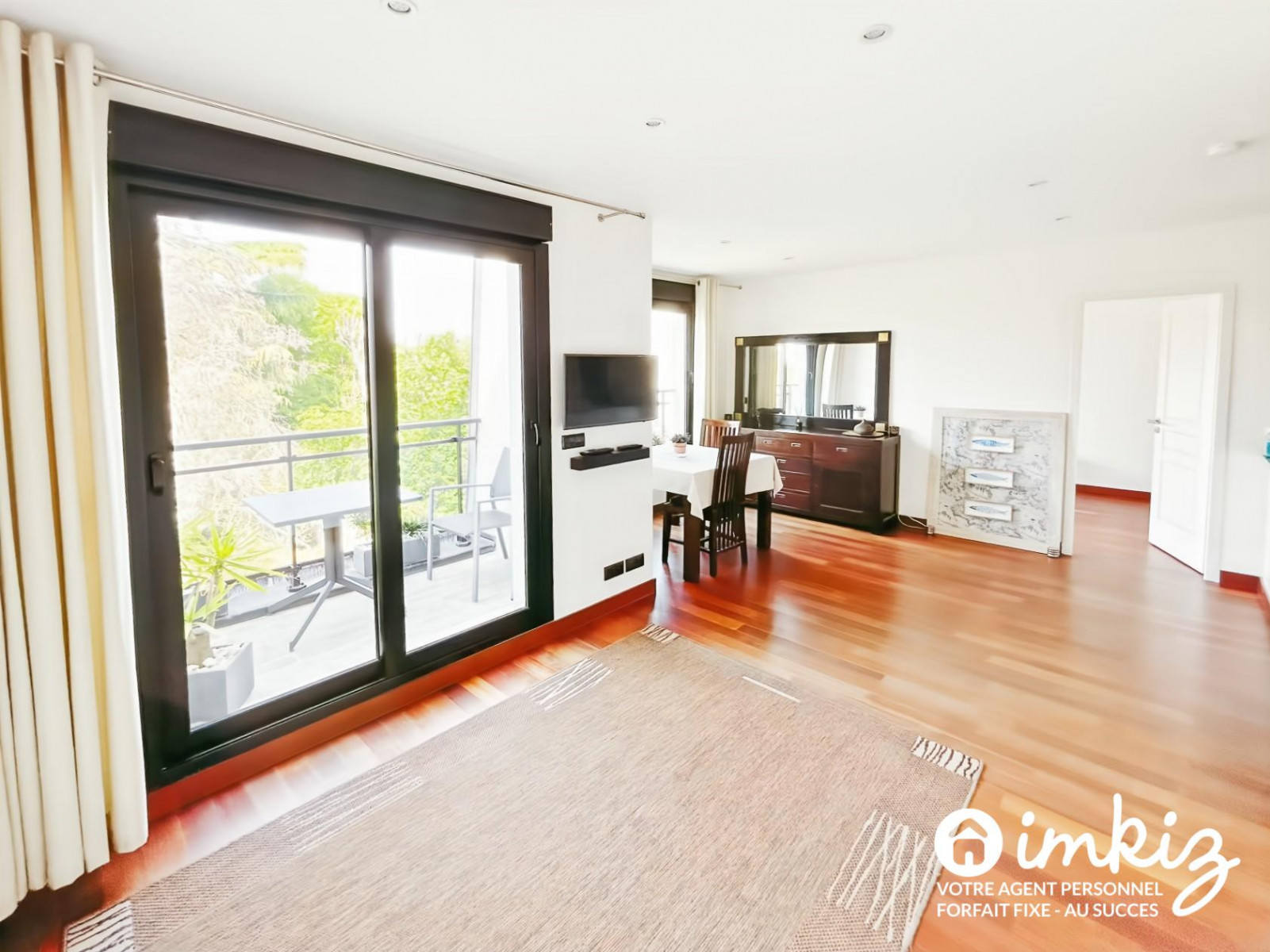 
                                                Vente
                                                 Appartement 2 pièces - vue panoramique