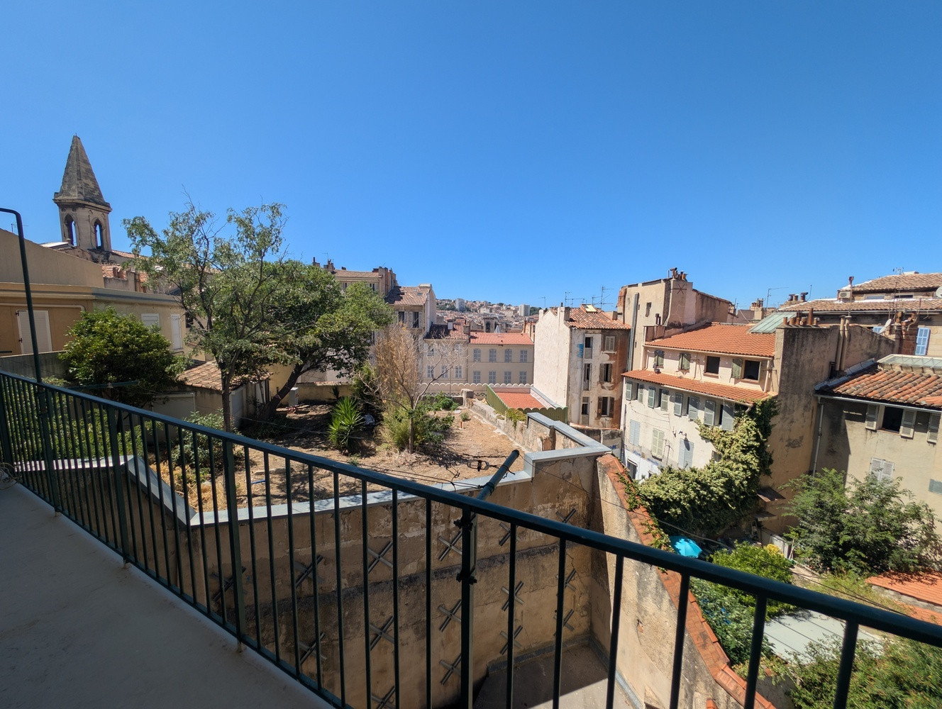 
                                                Location
                                                 Appartement 212m² - Cours Julien