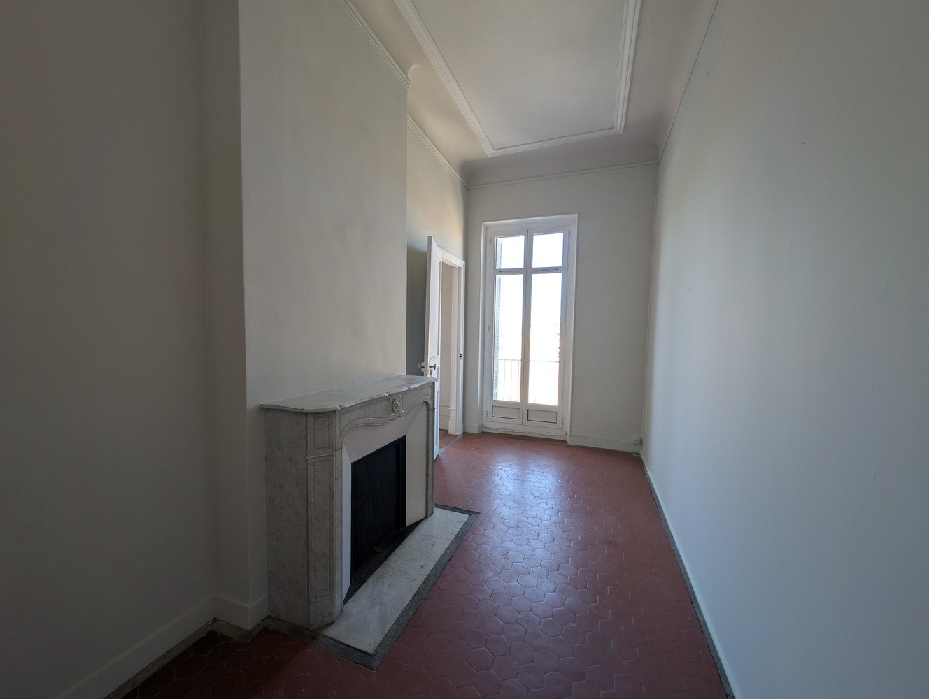 
                                                Location
                                                 Appartement 212m² - Cours Julien