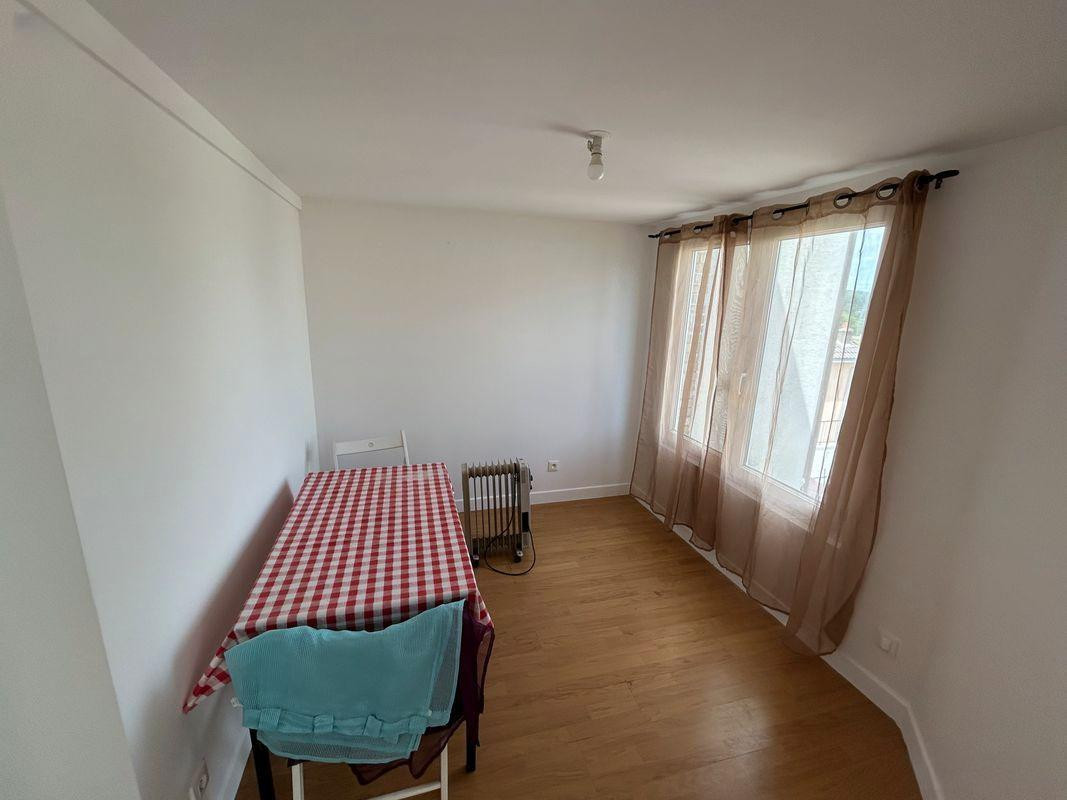 
                                                Location
                                                 Appartement 22m² Sèvres