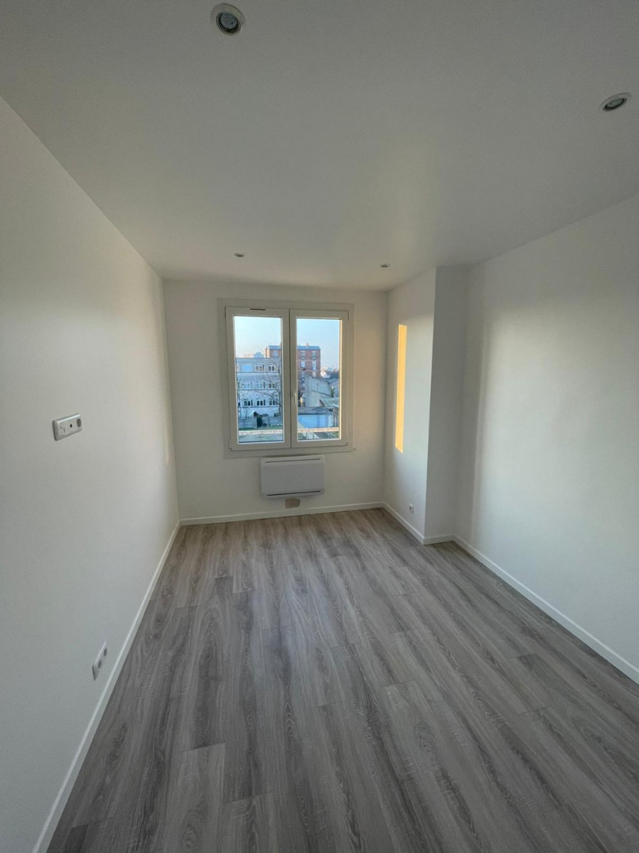 
                                                Location
                                                 Appartement 27m2 Colombes
