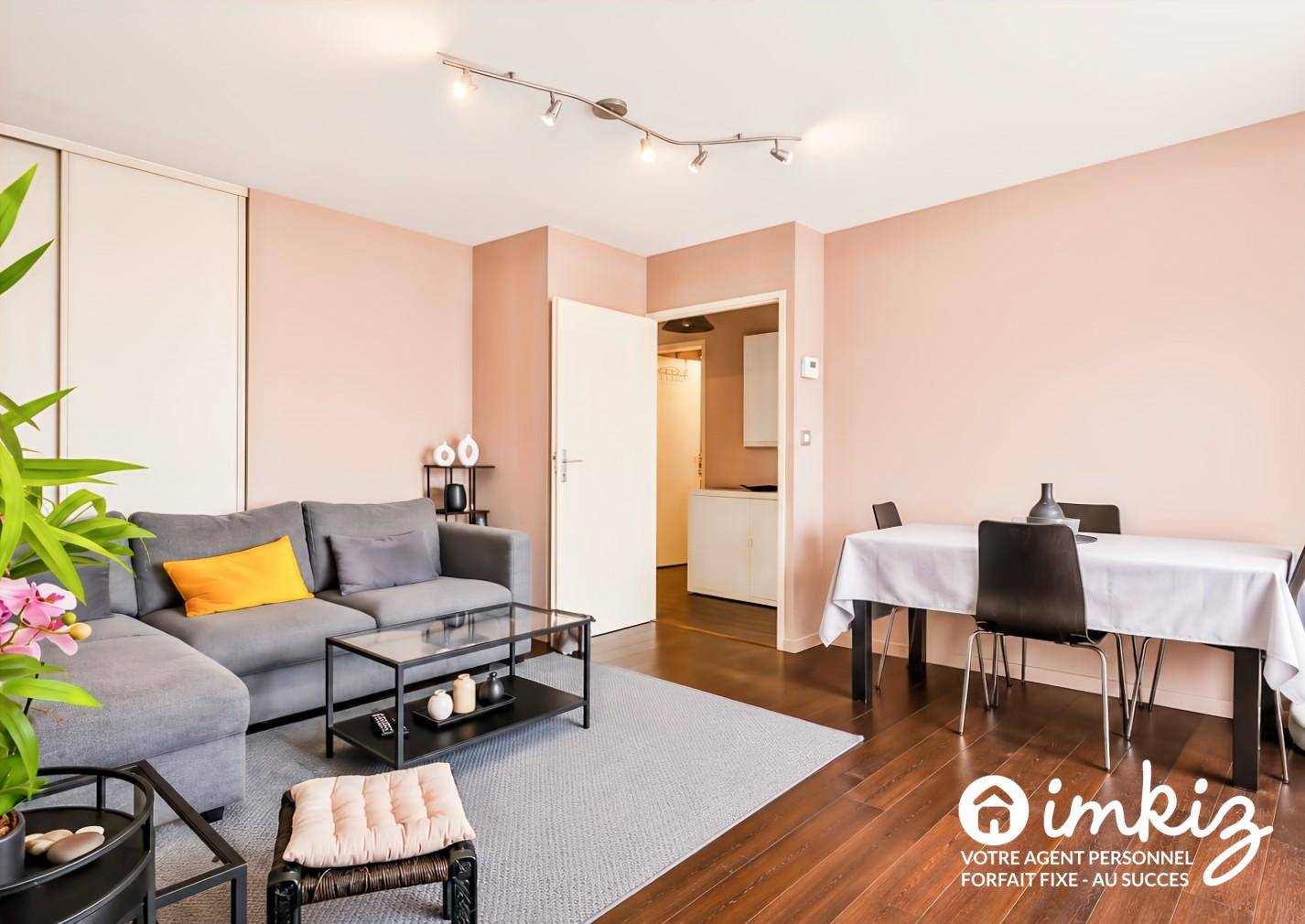 
                                                Vente
                                                 Appartement 2p Dernier étage Terrasse  et Box
