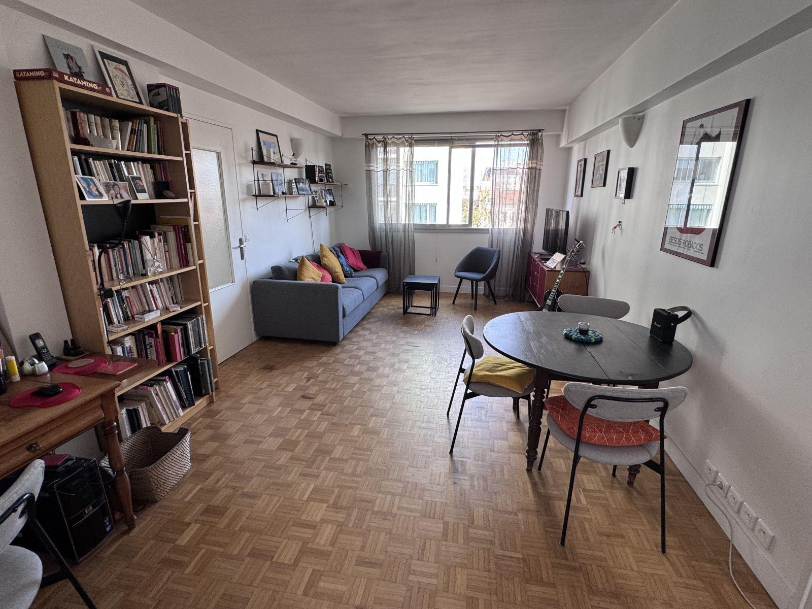 
                                                Location
                                                 Appartement 2P en plein centre ville