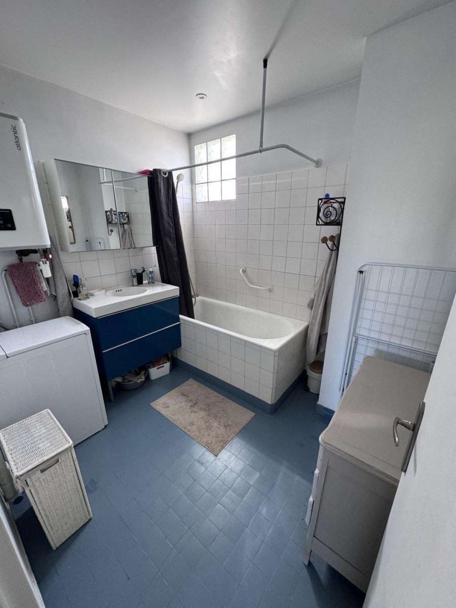 
                                                Location
                                                 Appartement 2P en plein centre ville