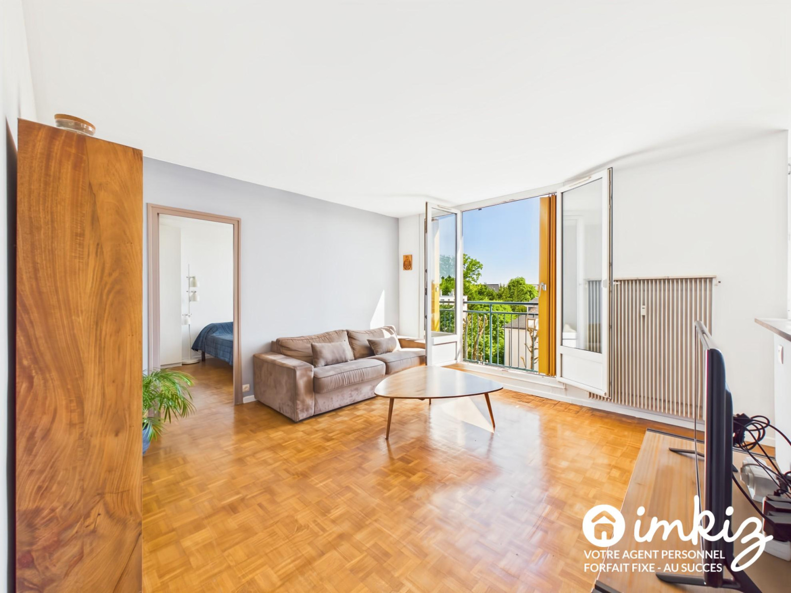 
                                                Vente
                                                 Appartement 3/4 pièces dernier étage