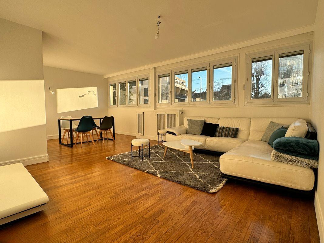 
                                                Location
                                                 Appartement 3/4 pièces refait à neuf meublé