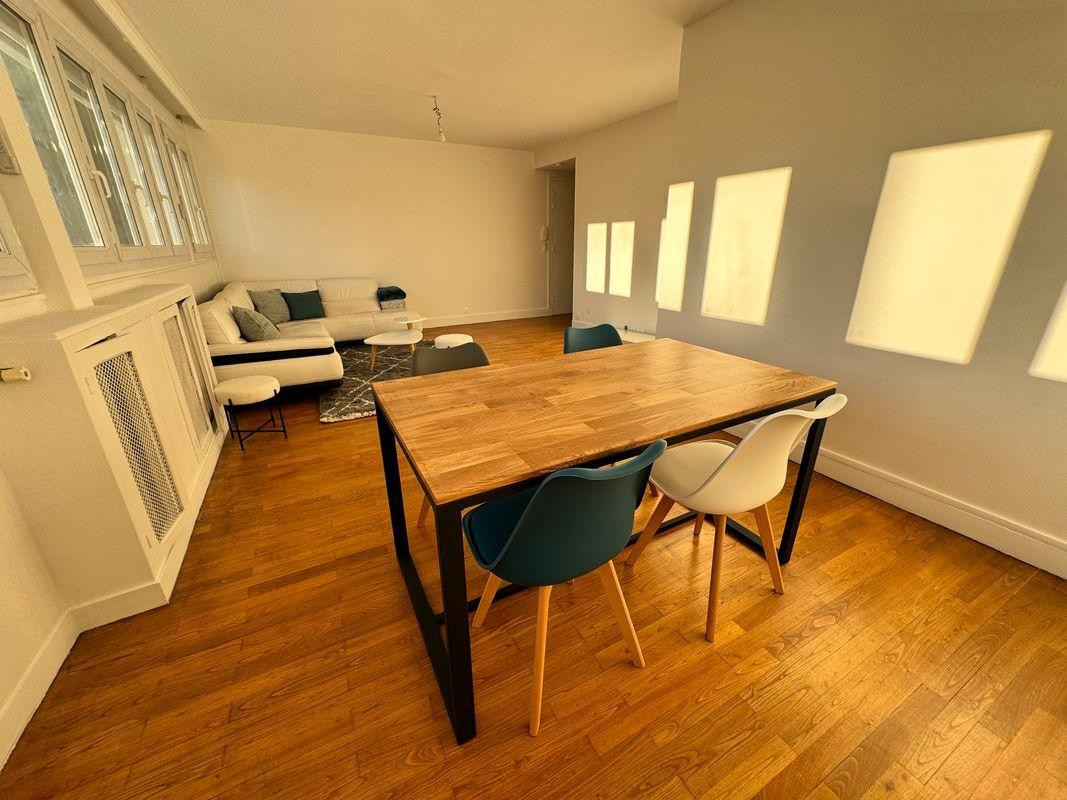 
                                                Location
                                                 Appartement 3/4 pièces refait à neuf meublé