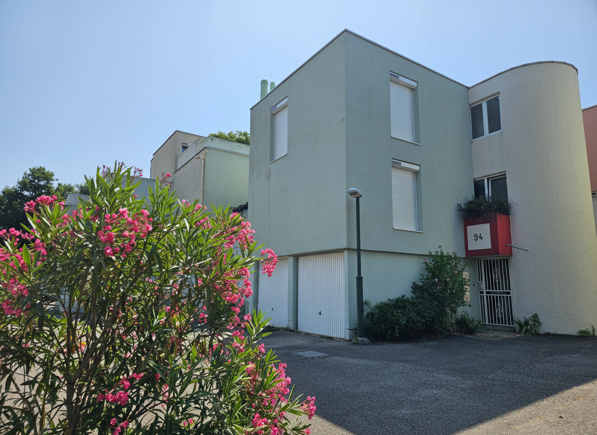
                                                Vente
                                                 APPARTEMENT 3 CHAMBRES AVEC TERRASSE DE 20 M² FACE AU PARC