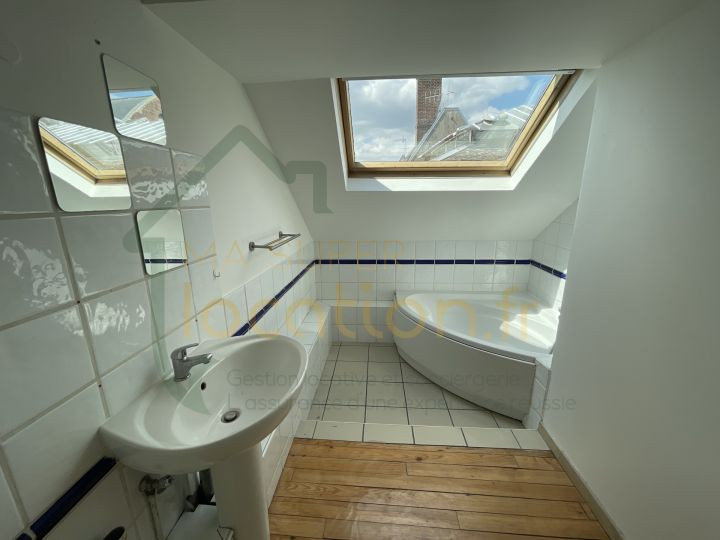 
                                                Location
                                                 Appartement 3 chambres, centre ville