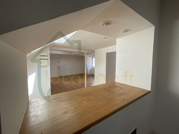 
                                                Location
                                                 Appartement 3 chambres, centre ville
