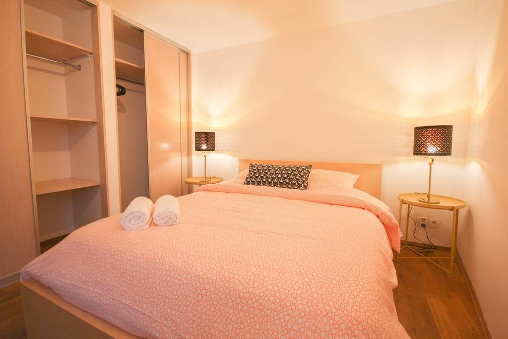 
                                                Location
                                                 Appartement 3 chambres - Opéra - grand place