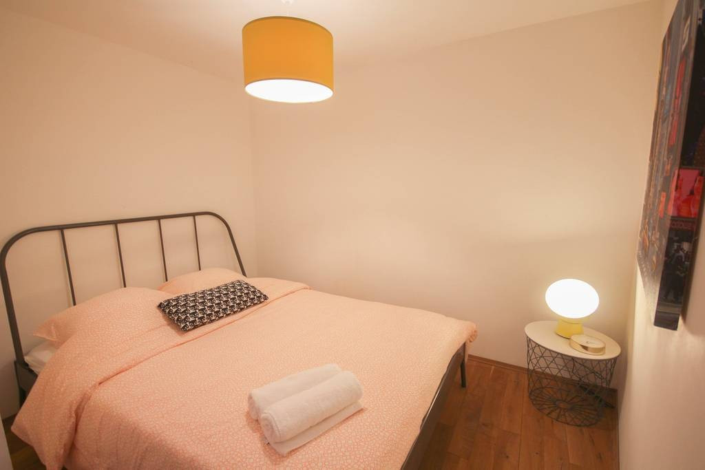
                                                Location
                                                 Appartement 3 chambres - Opéra - grand place