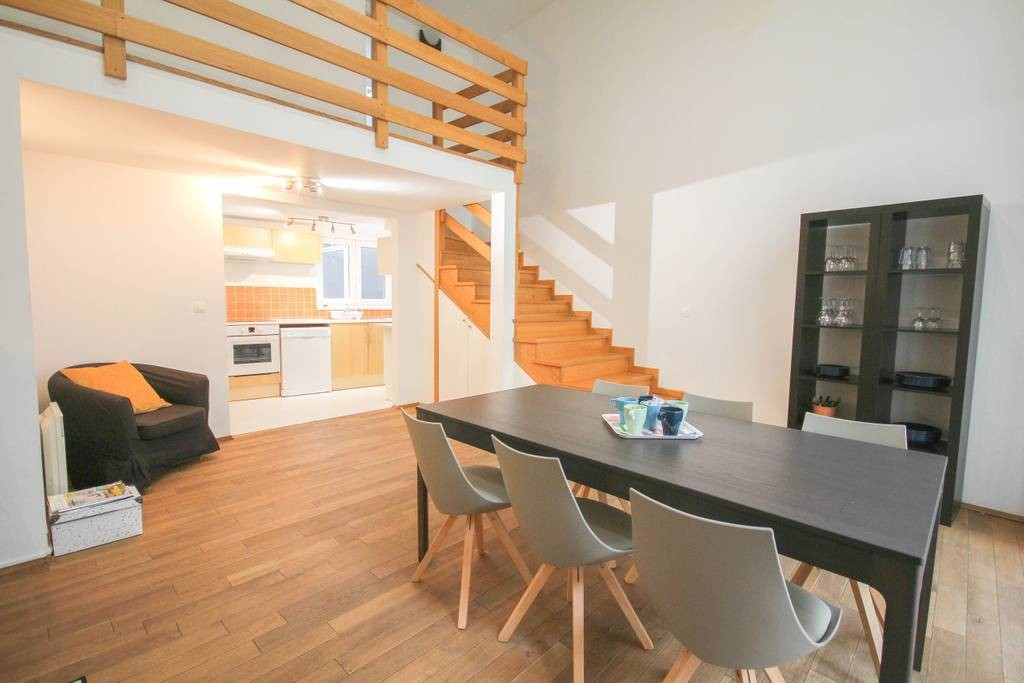 
                                                Location
                                                 Appartement 3 chambres - Opéra - grand place
