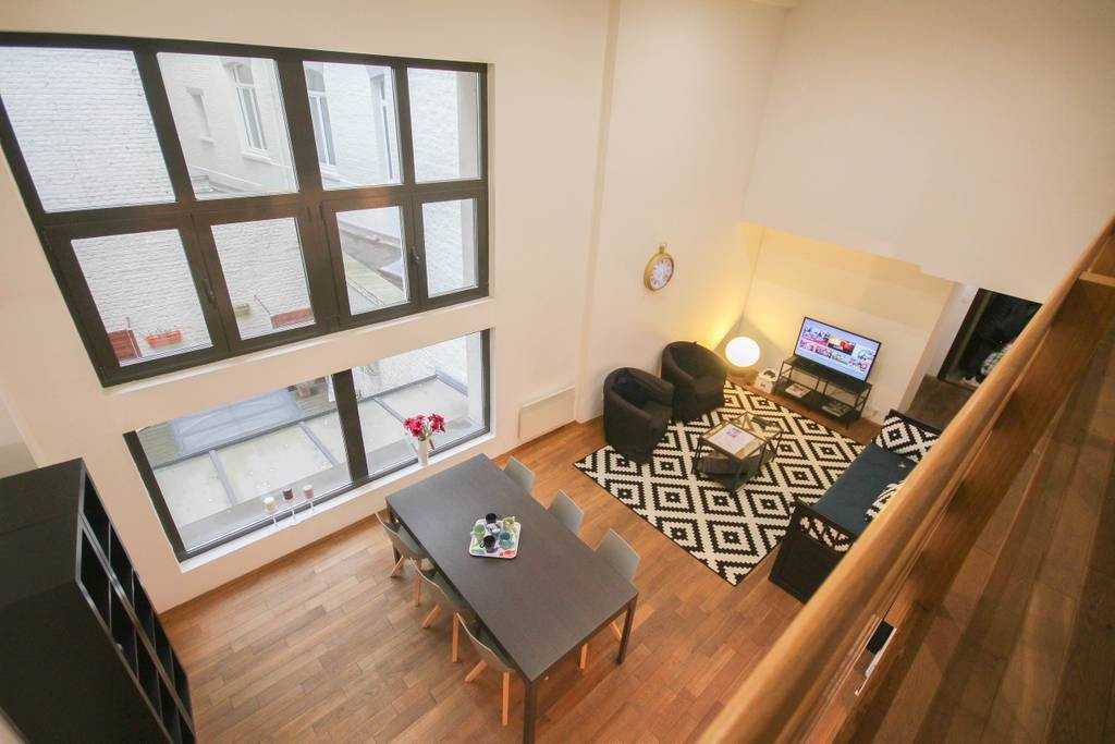 
                                                Location
                                                 Appartement 3 chambres - Opéra - grand place